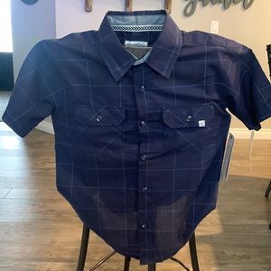 Short sleeve navy blue button up shirt. Boys size 8